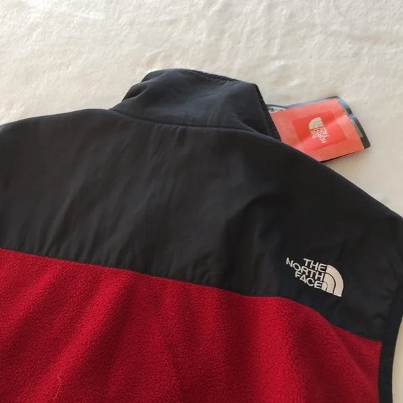 NWT: The Northface Lightweight vest. Black and red Size - Picture 11 of 17